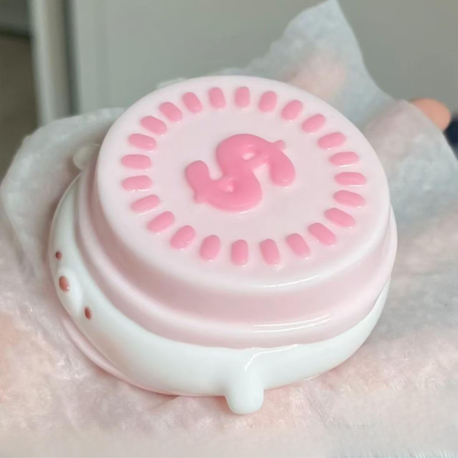 Amazon | スクイーズ ケーキおもちゃ【2個】水感スクイーズ パン